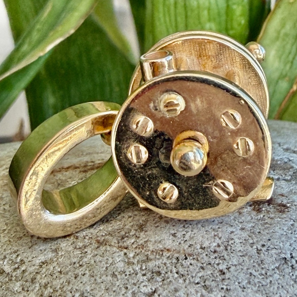 14k Gold Fishing Reel pendant - Picture 3 of 7